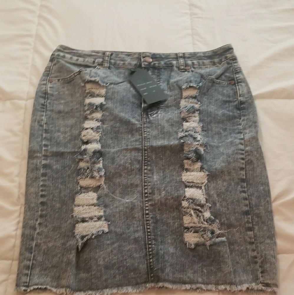 Super cute distressed denim skirt just in time for